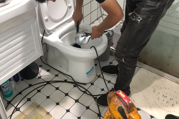 左权马桶堵塞自己疏通还是找师傅?专业上门服务让你省时更省心